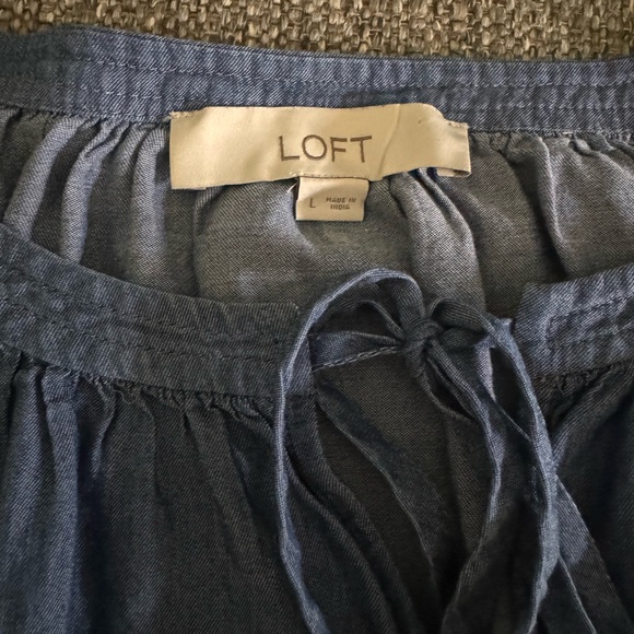 Loft Chambray peasant blouse size L - Picture 5 of 8